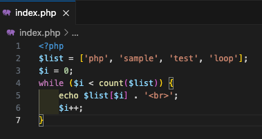 VSCodeでwhile文を使って配列をループするコード